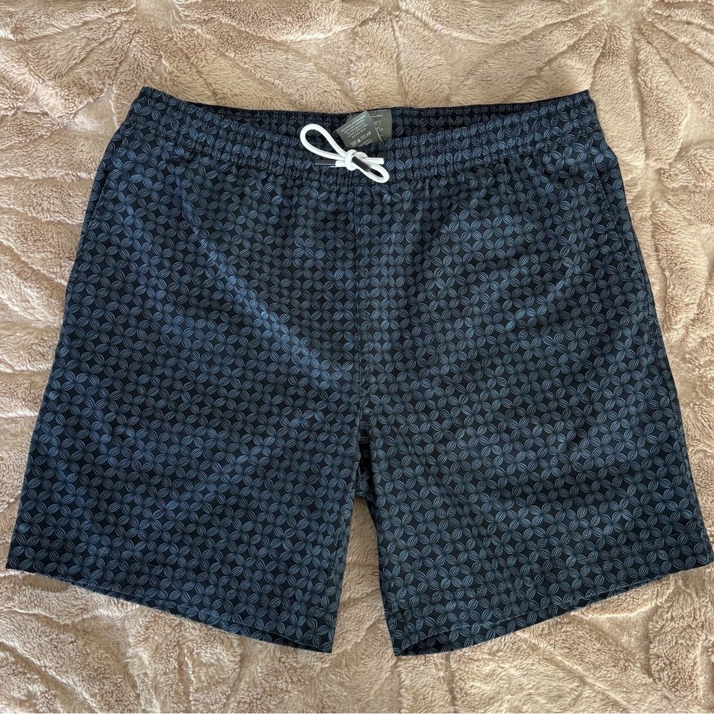Berkley Jensen Mens M Swim Trunks Blue Geometric Medallion Print Board Shorts